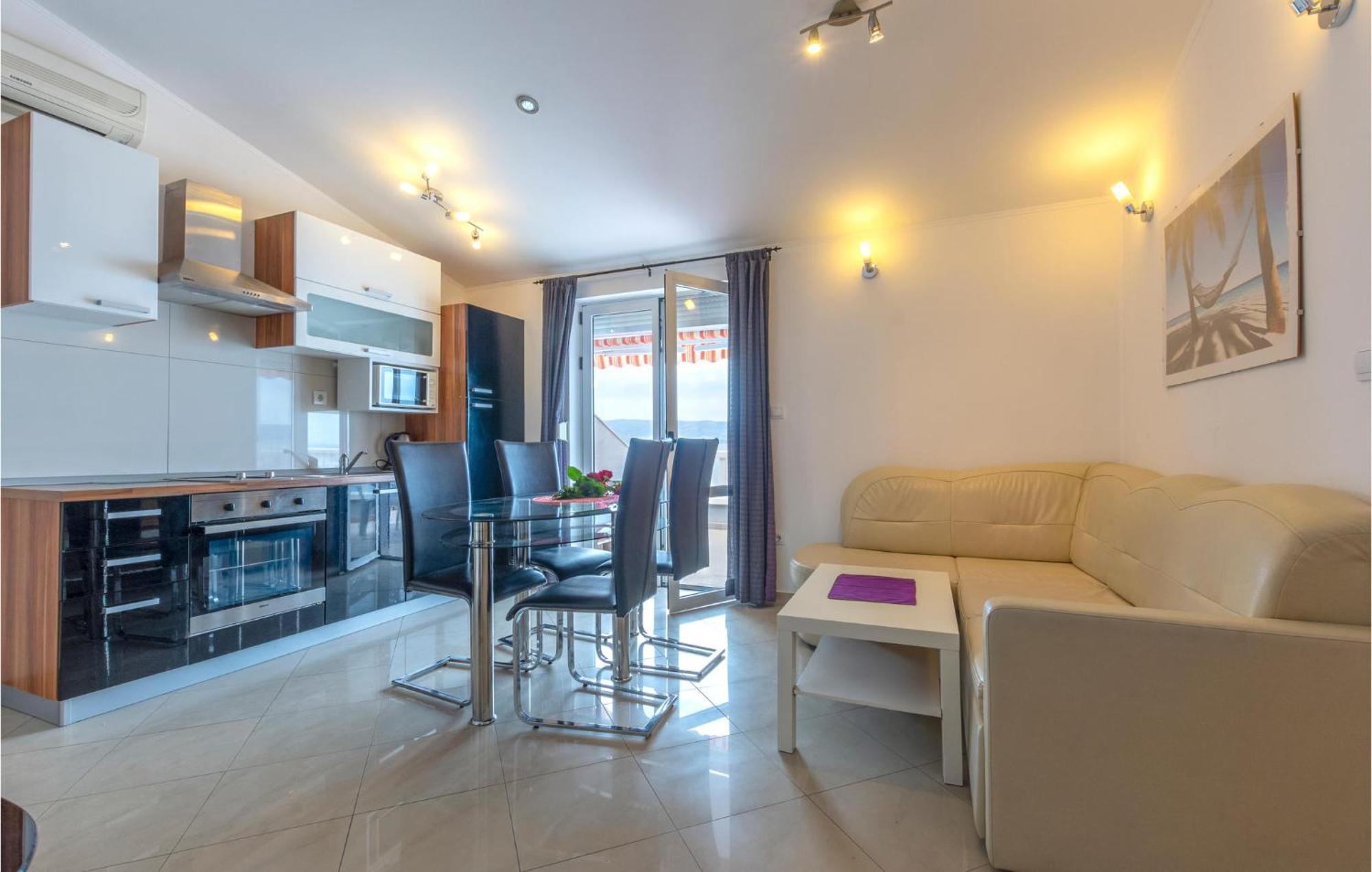 1 Bedroom Gorgeous Apartment In Jesenice エクステリア 写真