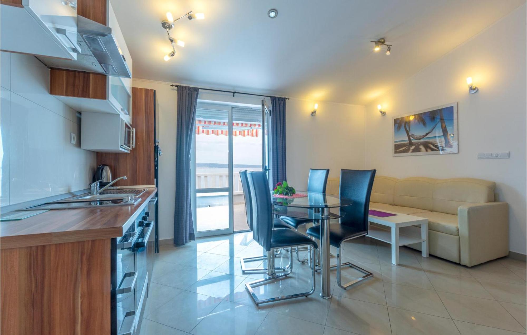1 Bedroom Gorgeous Apartment In Jesenice エクステリア 写真